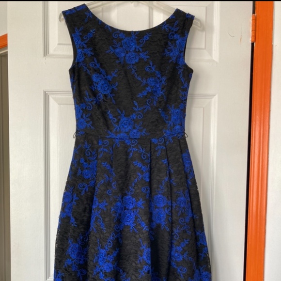 Blue and Black Lace Midi Dress Womens Size 4 SizeS - Picture 1 of 6